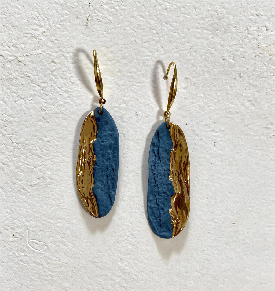Blue Tide, Golden Trace