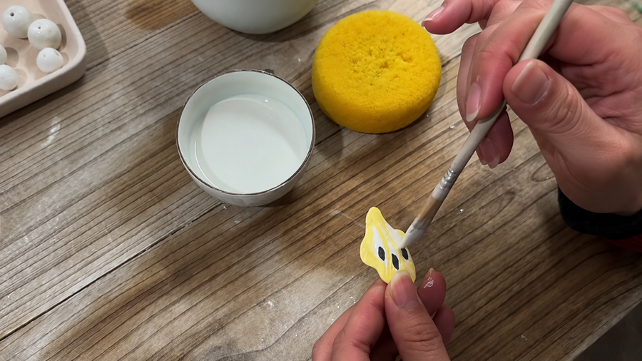 Glazing porcelain jewelry